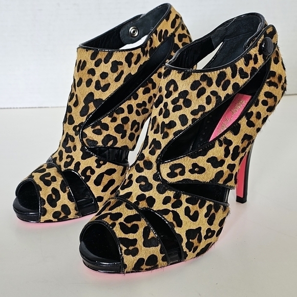 Betsy Johnson Leopard Print Heels - Picture 1 of 12